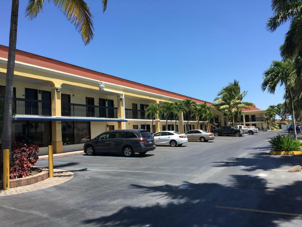Days Inn By Wyndham Florida City Exteriér fotografie